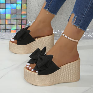 2025 primavera/verano nuevo estilo <span class=keywords><strong>zapatillas</strong></span> de tacón inclinado moda arco esponja pastel fondo grueso <span class=keywords><strong>zapatillas</strong></span> de mujer de gran tamaño - Product Image 3