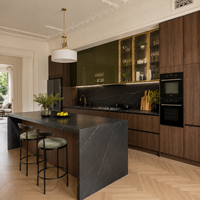 Armoires de cuisine en PET haute brillance et placage bois pour les projets de développement d'appartements et de maisons familiales en Australie