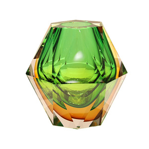 Jarrón de vidrio simple con diseño decorativo de flores en cristal. - Product Image 6