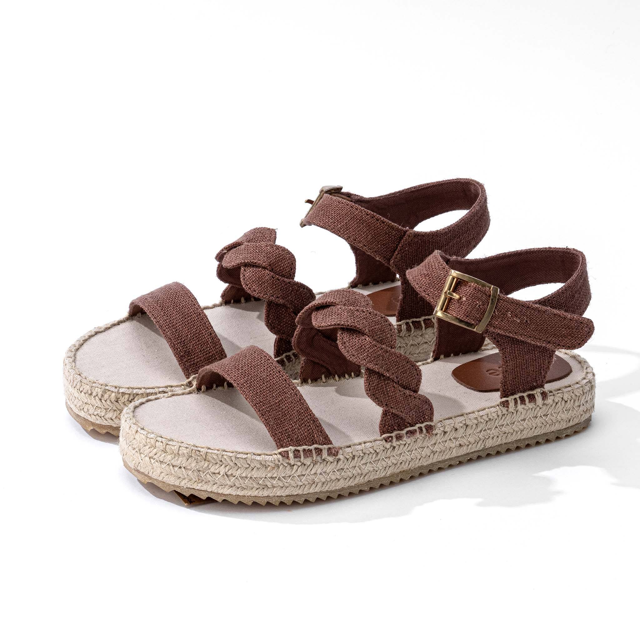 สีน้ำตาล