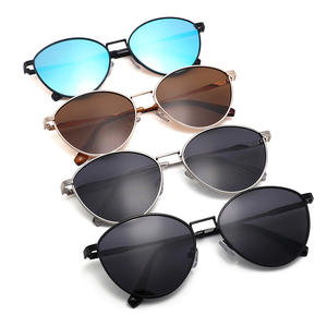 Gafas de sol metálicas clásicas para hombre, con protección UV400, montura redonda negra, para conducir, protección solar, atuendos de moda. - Product Image 3