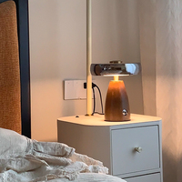 Lámpara de Mesa Nórdica con Pantalla de Vidrio Ahumado y Base de Madera de Nogal, Alto CRI≥97, Luz LED de 3 Temperaturas de Color para Decoración de Dormitorio y Sala de Estar