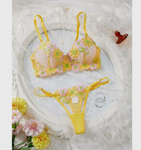<span class=keywords><strong>Reggiseno</strong></span> sottile con ricamo a fiori di Lingerie <span class=keywords><strong>giallo</strong></span> chiaro di successo per ragazze <span class=keywords><strong>reggiseno</strong></span> trasparente a tre punti raccolto Set di Lingerie erotica - Product Image 6