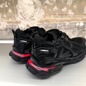 Nouvelles baskets lumineuses de créateur très tendance, chaussures de course de luxe pour hommes de haute qualité, chaussures à plateforme LED pour l'extérieur - Product Image 1