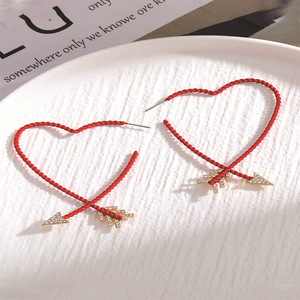 Boucles d'oreilles en forme de cœur en alliage de zinc avec corde rouge et flèche dorée, bijoux de mode pour femmes - Product Image 3