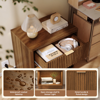 Nakas Kayu Modern Multi-Fungsi Ramah Lingkungan dengan Lampu LED Sensor, Port Pengisian Daya, Penyimpanan Terbuka, dan Desain Beralur untuk Perabot Kamar Tidur