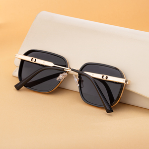 Occhiali da Sole Partagas alla Moda con Logo Personalizzato, Montatura Quadrata in Metallo con Cerniera a Molla, Protezione UV400 per Uomo - Product Image 4