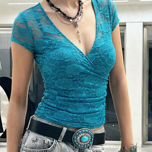 เสื้อยืดแขนสั้นผู้หญิงผ้าลูกไม้บางเบา สำหรับฤดูร้อน เป็นมิตรกับสิ่งแวดล้อม ป้องกันรังสียูวี คอวี สไตล์ลำลอง เหมาะสำหรับใส่เดินทาง ดีไซน์เก๋ไก๋ ท็อปถักนิตติ้ง พร้อมเสื้อซับในในตัว - Product Image 1