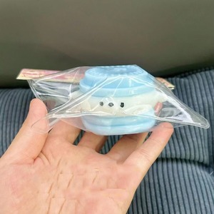 ของเล่นบีบ TPR รูปเค้กสุนัขเหรียญทอง 5 ซม. ของเล่นจำลองอาหารแฮมเบอร์เกอร์ ของเล่นบีบคลายเครียด ขายส่ง - Product Image 4