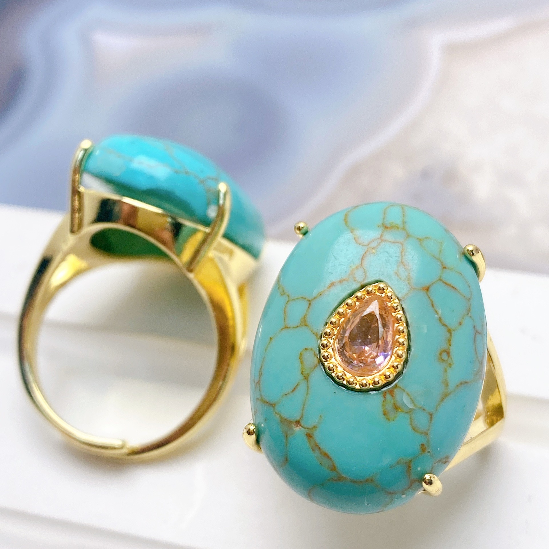 Turquoise synthétique colorée