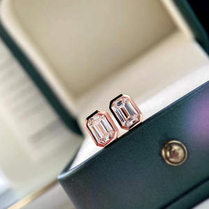 Orecchini a Perno E2512 in Oro Rosa con Cristallo Taglio Smeraldo, Montatura a Castone, Classici da Donna per Uso Quotidiano - Product Image 6