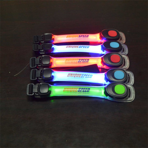 Banda LED ajustable para el brazo Correa impermeable intermitente para correr para todas las ocasiones-para la graduación <span class=keywords><strong>Acción</strong></span> <span class=keywords><strong>de</strong></span> <span class=keywords><strong>Gracias</strong></span> <span class=keywords><strong>Día</strong></span> <span class=keywords><strong>de</strong></span> San Valentín - Product Image 3