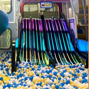 Équipement de terrain de jeu intérieur de haute qualité Grand toboggan à plusieurs voies en fibre de verre avec lumières pour aire de jeux intérieure pour enfants dans la garderie - Product Image 5