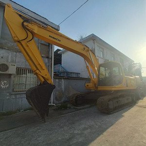 Excavatrice sur chenilles hydraulique Komatsu PC200 PC300 450 d'occasion en excellent état et à haute efficacité - Product Image 5