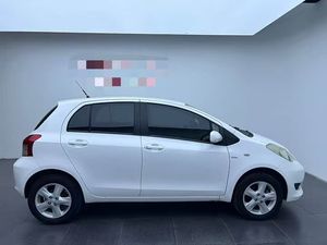 Offre Spéciale – Voiture à Essence <span class=keywords><strong>Toyota</strong></span> <span class=keywords><strong>Yaris</strong></span> 1.6E Automatique CVT 2011 de Haute Qualité, Vitesse Maximale 180 km/h, Idéale pour Adultes - Product Image 5