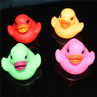 Canard LED Lumineux Flottant avec Capteur d'Eau, Jouet Flottant Lumineux pour Piscine et Fêtes
