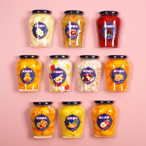 Imanes de nevera con diseño de frutas enlatadas: melocotones, piñas, naranjas, kimchi. Juguetes de comida de resina sintética en paquete multipieza. - Product Image 2