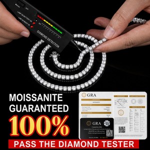 <span class=keywords><strong>Collana</strong></span> da <span class=keywords><strong>Uomo</strong></span> Hip Hop di Lusso SF 18mm con Catena Cuban Link a Maglie Rialzate, Moissanite VVS, Placcata <span class=keywords><strong>Argento</strong></span> <span class=keywords><strong>925</strong></span>, Senza Nichel e Senza Piombo - Product Image 5