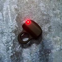Nouveauté : Mini lampe torche UV portable 806 à trois doigts, en plastique, outil d'autodéfense pour la boxe, porte-clés pour femmes