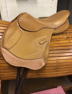 Silla de Montar de Cuero Premium de Venta Caliente para Salto con Diseño de Corte Delantero, Asiento Ligero y Cómodo, Silla de Montar Profesional para Equitación - Product Image 2