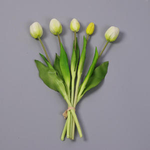 Ramo de Tulipanes Realistas, Hechos a Mano con Técnica Suave, Tacto Realista, Flores Artificiales Hechas a Mano - Product Image 3
