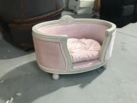 Maison pour chien en bois massif de style européen sculpté Beidou, lit pour chat, canapé pour animaux de compagnie, utilisation intérieure, toutes saisons, vente en gros et au détail, modèle Jiangsu