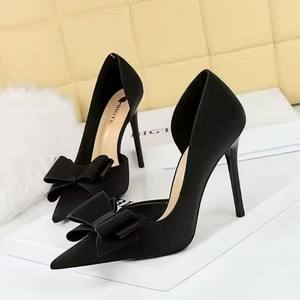 <span class=keywords><strong>Sandali</strong></span> Estivi alla Moda <span class=keywords><strong>Sexy</strong></span> in Raso con Tacco a Spillo Ultra Alto, Taglio Basso e Lato Traforato, Design Retrò Popolare per Signore - Product Image 1