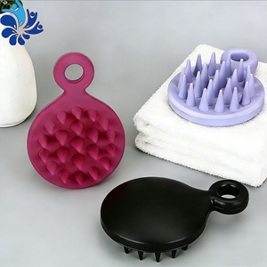 Brosse de massage du cuir chevelu en silicone avec trou de suspension pour soins capillaires et spa - Product Image 2