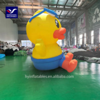 Canard jaune de pantalon bleu, modèle gonflable de divertissement essentiel pour des parcs aquatiques