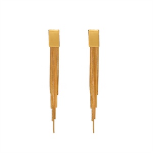 สินค้าขายดี ต่างหูสแตนเลสชุบทอง 18k ต่างหูแบบติดหูพู่ยาว - Product Image 1