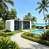 Maison préfabriquée modulaire moderne et portable de type Apple Cabin avec grande fenêtre en verre pour les stations balnéaires, les Airbnb, les séjours en location de maison