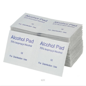 Toallitas Desinfectantes DearGo 6x6cm con 70% de Alcohol Isopropílico para Desinfección, 100 Toallitas por Caja - Product Image 1