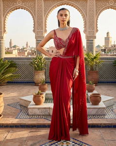 Ensemble de sari moderne orné à la main avec tissu en satin pour femmes - Vêtements de fête indiens - Product Image 3