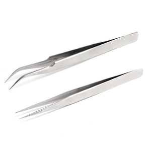 Pinces à cils de haute qualité, pointe fine, revêtement noir, acier inoxydable allemand, en vente - Product Image 1