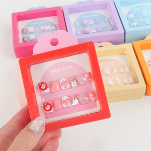 12-teiliges neues Original design Niedliche Modellierung Auf press nägel für Kinder Quadratisches Muster ABS-Material Künstliche Fingernägel - Product Image 4