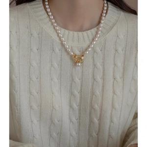 Sudadera de Manga Larga de Lujo para Mujer Wenchi, Modelo 'Princesa Fugitiva' con Lazo y Colgantes de Perlas Naturales de Agua Dulce, Modelo 17575 - Product Image 5