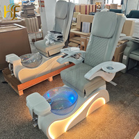 Mobilier et équipement de salon de manucure noir et or, fauteuils de pédicure électriques inclinables avec massage et spa pour les pieds, luxe, avec éclairage LED
