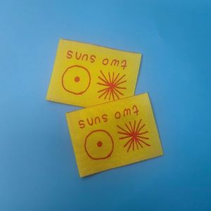 Étiquettes tissées en polyester écologiques en gros, taille et logo personnalisés pour vêtements, sacs et chaussures - Étiquettes cousues - Product Image 1