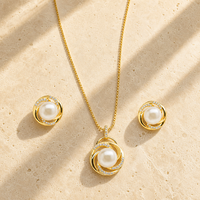 Produit Tendance 2026 : Collier Plaqué Or 18 carats avec Perles d'Eau Douce, Collier de Mariée en Perles et Zircon Cubique, Ensemble de Bijoux Personnalisé pour Femme