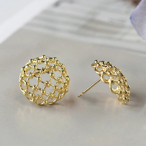 Orecchini a Perno Geometrici Traforati in Stile Francese per Donne, Eleganti Gioielli per Orecchie dal Look Metallico alla Moda - Product Image 5