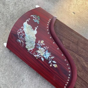 L'usine produit des guzhengs et des guqins sur mesure avec divers motifs. Ils proposent également des services de gravure et une livraison rapide. - Product Image 6
