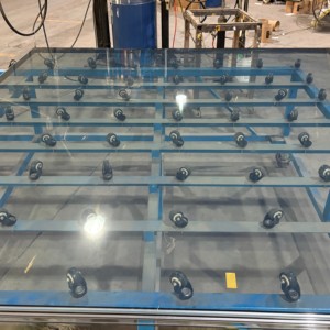 Verre trempé <span class=keywords><strong>sur</strong></span> <span class=keywords><strong>mesure</strong></span> avec trous percés et bords polis pour meubles et cloisons de bureau - Product Image 1