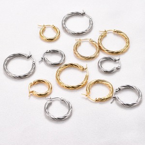 Boucles d'oreilles créoles torsadées minimalistes en acier inoxydable 20/25/30 mm pour femmes, couleur or, accessoires de bijoux pour piercing d'oreille - Product Image 4