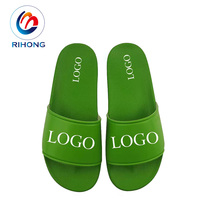 Sandales plates tendance 2026 à prix abordable, couleur verte, semelle souple, logo personnalisé, pour l'été, la plage, pantoufles de sport pour hommes