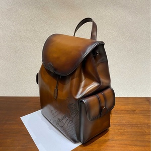 Zaino Vintage <span class=keywords><strong>in</strong></span> Vera <span class=keywords><strong>Pelle</strong></span> per <span class=keywords><strong>Uomo</strong></span>, Fatto a Mano con Tecnica Tradizionale di Colorazione, <span class=keywords><strong>Pelle</strong></span> Bovina di Prima Qualità, Lusso di Alta Gamma per il Business - Product Image 2