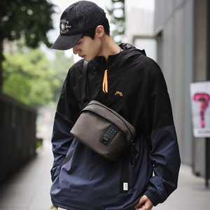 วีพาวเวอร์กระเป๋าคาดหน้าอกผู้ชาย กระเป๋าสะพายข้างไนลอน สีดำ สีเทา สีน้ำตาล สีทึบ แฟชั่นการเดินทางเพื่อการพักผ่อน ฤดูหนาว 2023 - Product Image 3