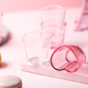 Mini verres à liqueur 40ml, coffret cadeau unique en forme de coeur pour la Saint-Valentin, tasse <span class=keywords><strong>tequila</strong></span> colorée personnalisée - Product Image 6