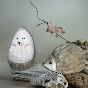 La serie de adornos de madera maciza para coche de la serie Little Hedgehog, tallados a mano por Shengx, pueden ser utilizados como colgantes y decoraciones de escritorio. - Product Image 3