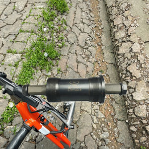 CHINHAUR CH52-68 Boîtier <span class=keywords><strong>de</strong></span> <span class=keywords><strong>pédalier</strong></span> universel pour vélo avec <span class=keywords><strong>axe</strong></span> conique <span class=keywords><strong>carré</strong></span> en acier et <span class=keywords><strong>axe</strong></span> à trou <span class=keywords><strong>carré</strong></span> - Product Image 2