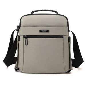 Bolso cruzado de negocios de tela Oxford de alta capacidad para hombre, mochila cruzada ligera para todas las estaciones - Product Image 1